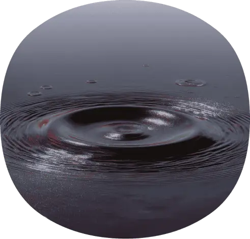 Wassertröpfchen auf dunklem Wasser